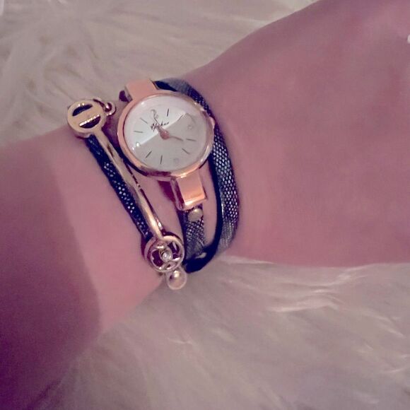 Black and Gold Watch Bracelet NWOT - Picture 2 of 9